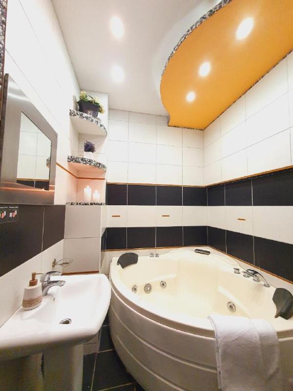 Inn Home Apartments-Olimpiysky Stadium Area Kiev Buitenkant foto